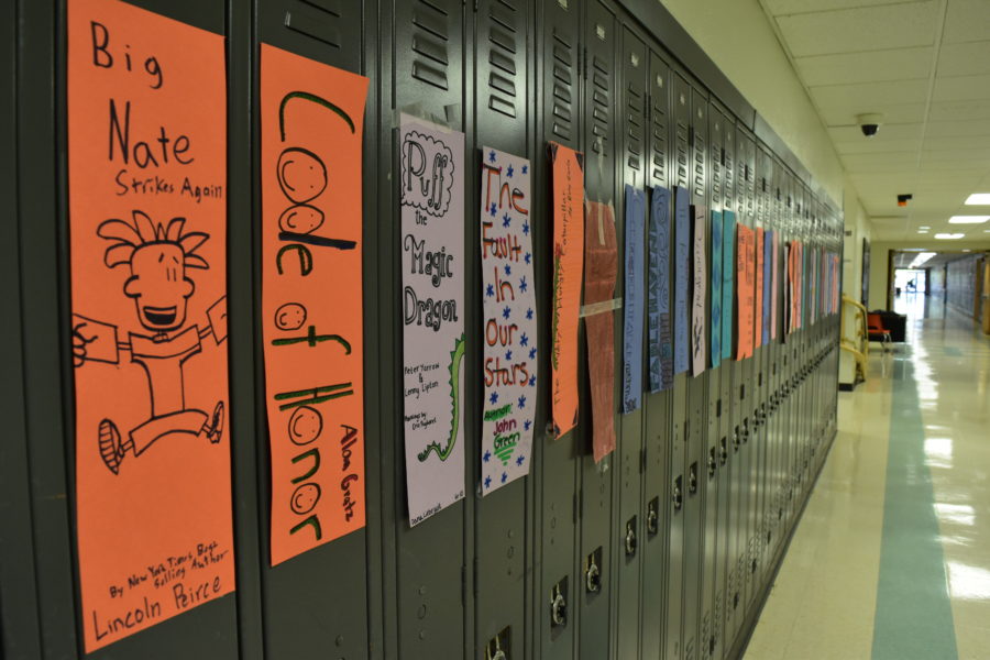 Students+decorate+lit+lockers