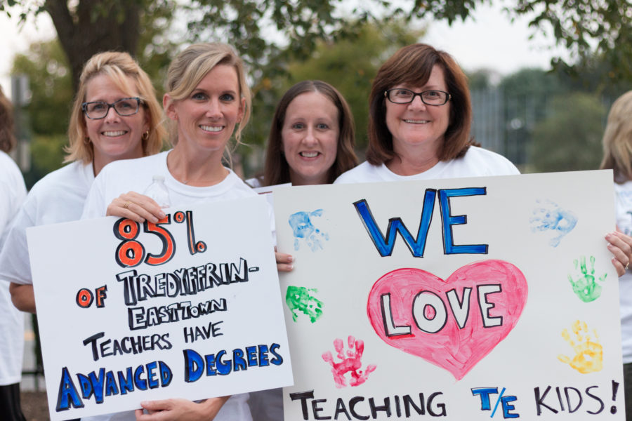 Picketing Pioneers: Teachers unify at school board meeting