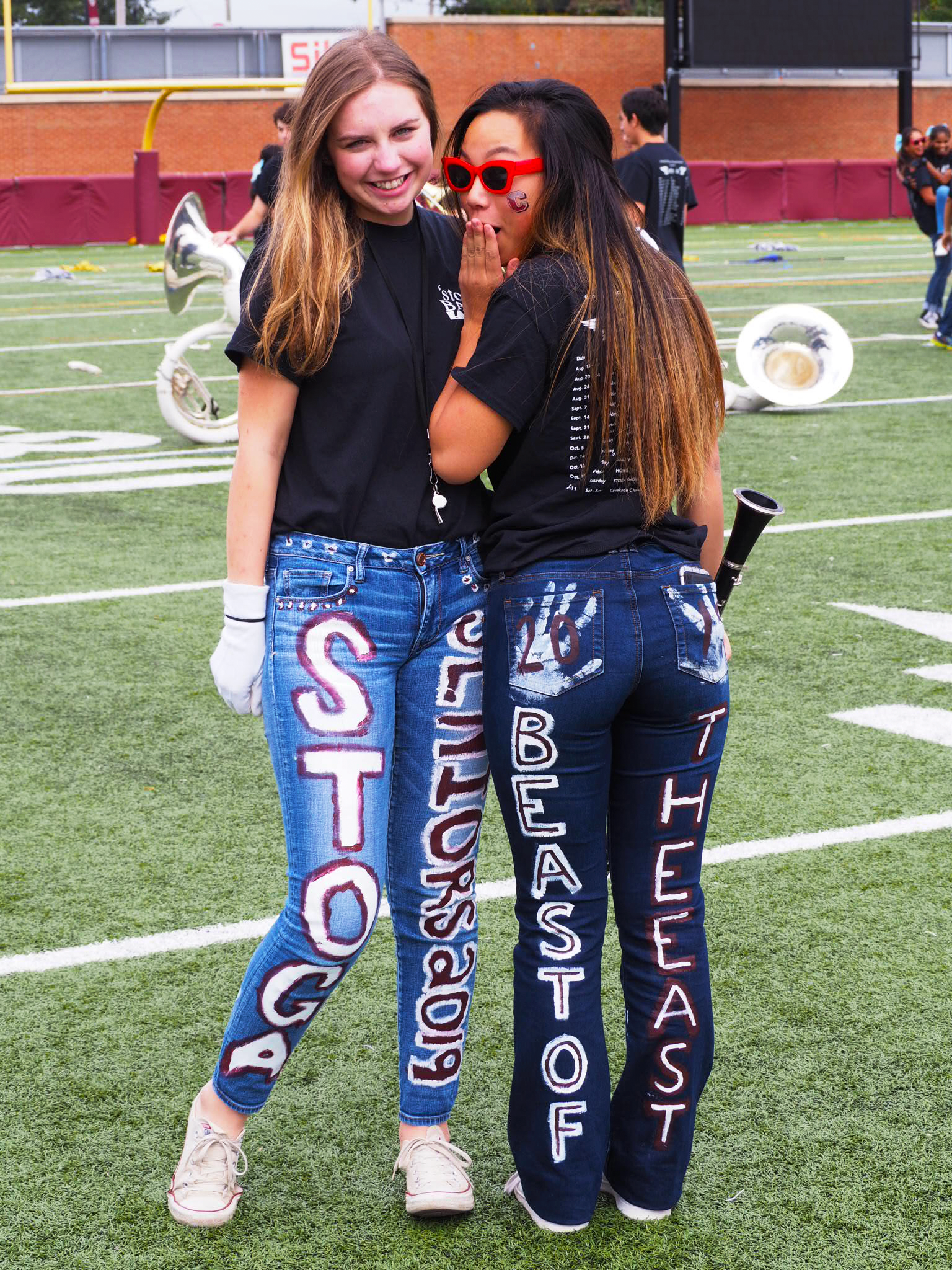 15 Cutest Senior Jeans Ideas We're Obsessing Over Right Now