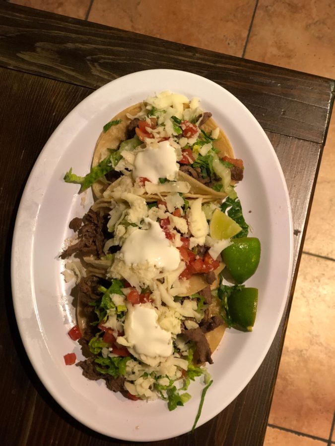 Para+chuparse+los+dedos%3A+El+Limons+steak+tacos+with+corn+taco+shells%2C+fresh+onions%2C+cilantro+and+lime+transport+diners+to+Mexico.+The+restaurant+has+nine+locations+in+the+Philly+area+alone.