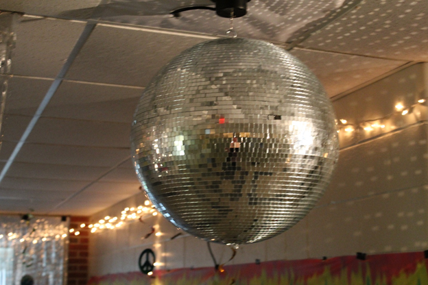 This image has an empty alt attribute; its file name is Disco.png
