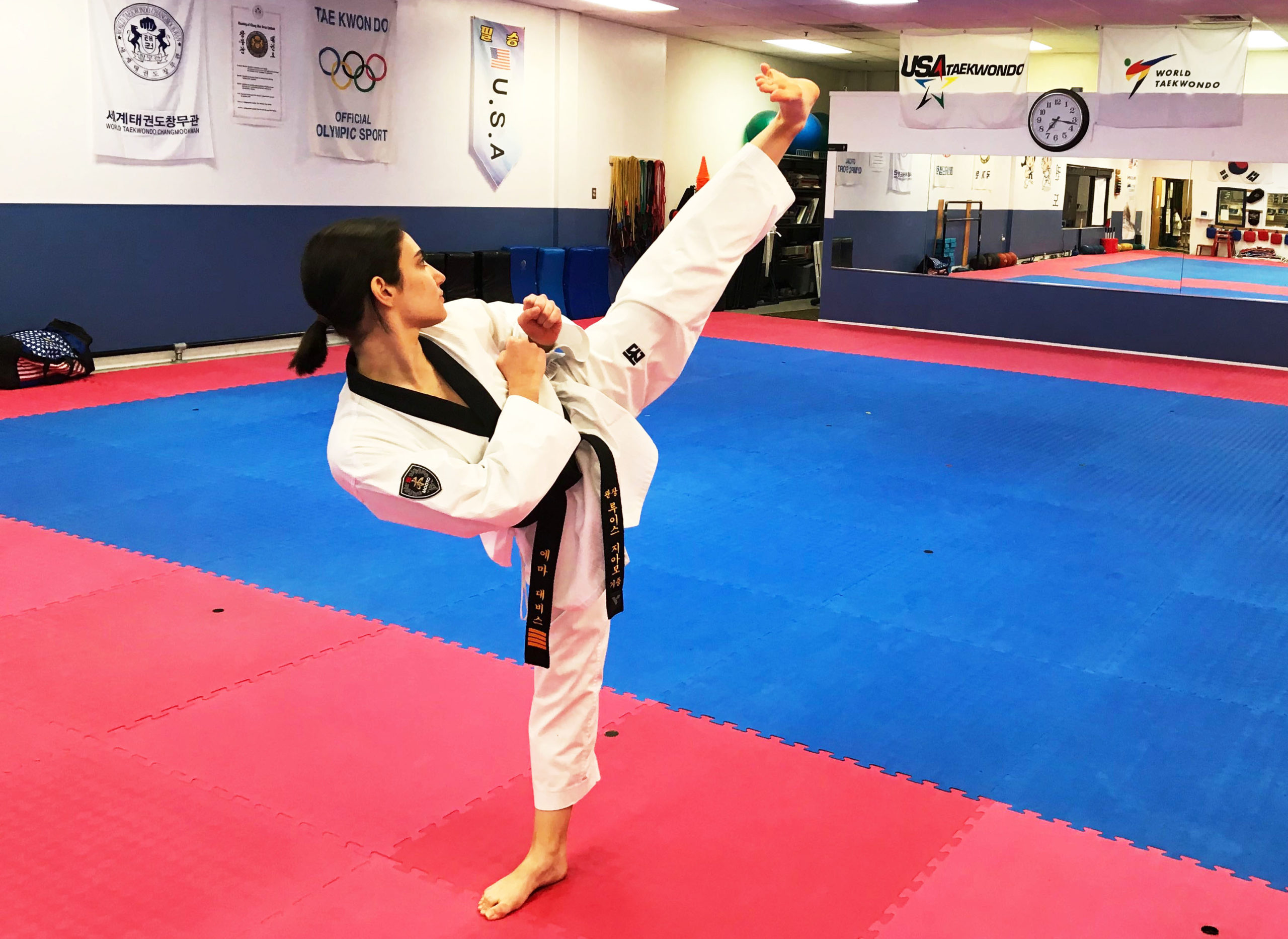 Kicking away competition: Senior excels at taekwondo – The SPOKE