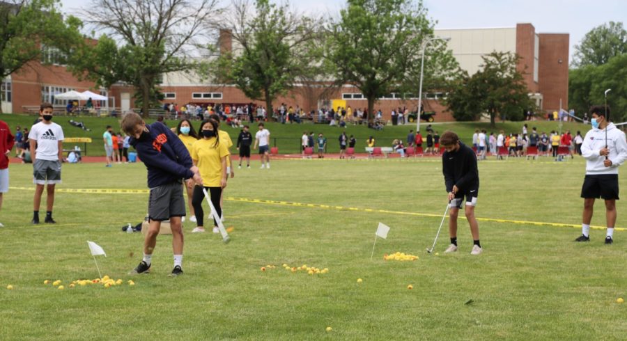 Students participate in golf during the annual Unity Fair. Various activities, both in-person and virtual, were available throughout the day. 