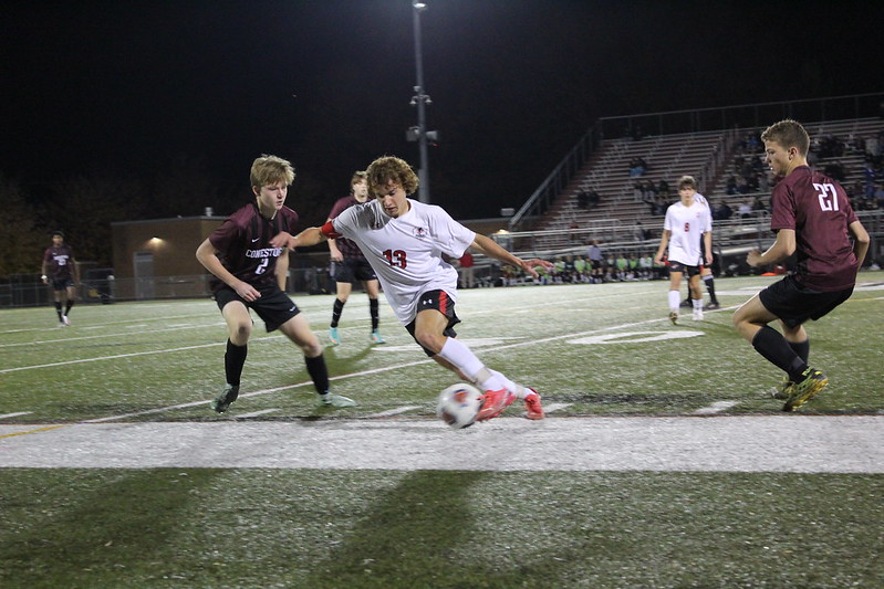 Boys soccer defeats Warwick in black out game
