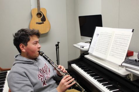 Impressive Instrumentalist: Senior Michael Levin practices his clarinet piece for the upcoming PMEA orchestra districts. This is Levin’s second year competing in PMEA districts.