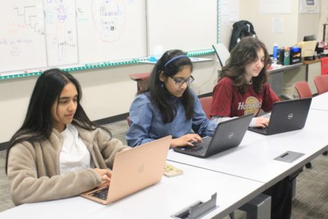 Sophomores host coding workshop for girls at Easttown Library