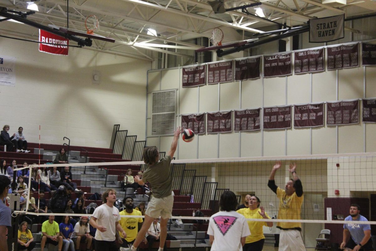 Key Club hosts third annual student-faculty volleyball game for Mini-THON 