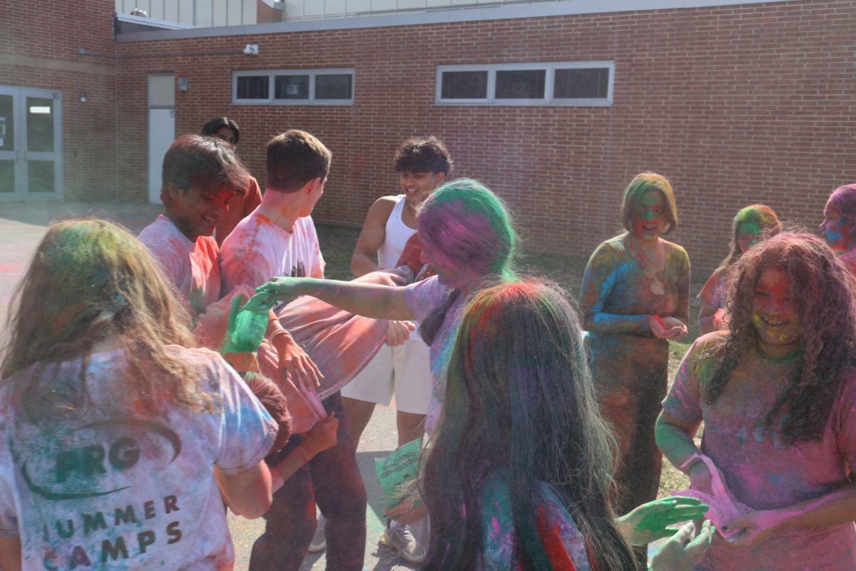 Dye-namic festivities: Desi Club organizes Holi celebration