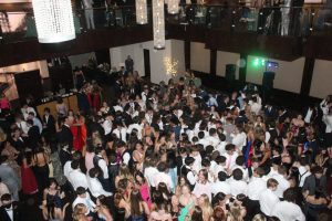Botanical ball: Seniors attend prom
