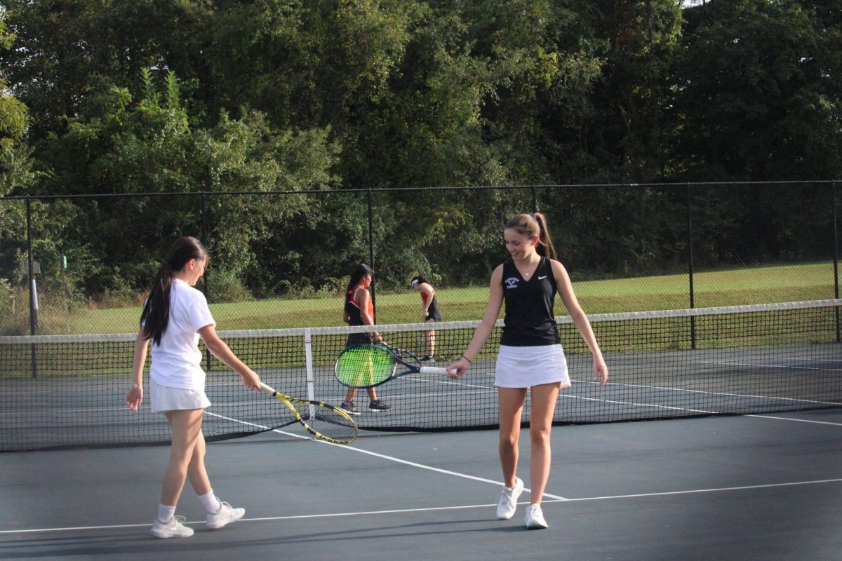 Girls tennis sweeps Marple Newtown 7-0 on Senior Night